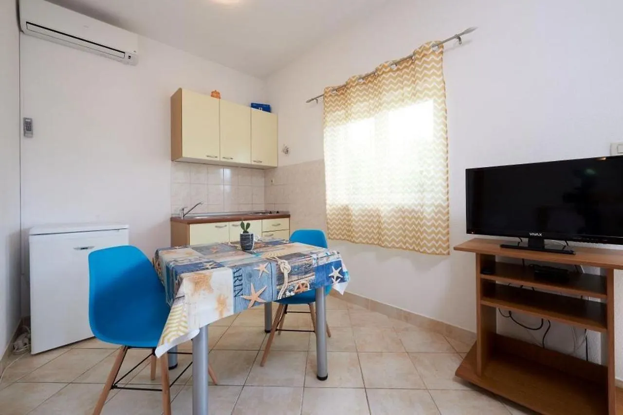 Studio Apartment In Seget Vranjica With Terrace, Air Conditioning, Wifi, Washing Machine 5052-1