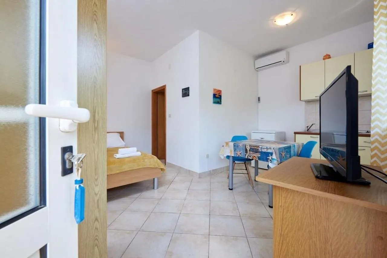Studio Apartment In Seget Vranjica With Terrace, Air Conditioning, Wifi, Washing Machine 5052-1